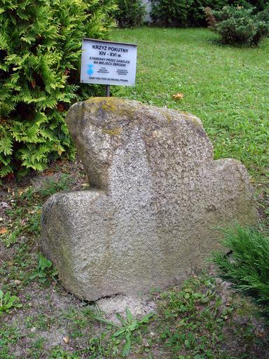 Pakosławice-krzyz pokutny.jpg Pakosławice-krzyż pokutny z XIV-XVIw przed kościołem ss Piotra i Pawła own 2010-09-19 Masur Pakosławice Stone crosses in Opole Voivodeship Penitence crosses in Poland