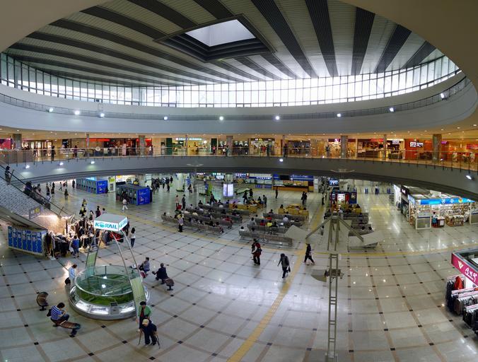 Panorama inside Suwon Station.jpg en Panorama inside Suwon Station from the 3rd floor own Jpbarrass 2009-09-25 Suwon Station 2009 in Suwon Autumn in Suwon