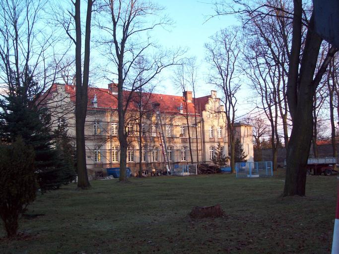 Budynek G podczas remontu w 2010.jpg en Building G during renovation in 2010 pl Budynek G podczas remontu w 2010 roku own Krystian Kuchta Building of Department of Internal Medicine at Kłodzko Hospital