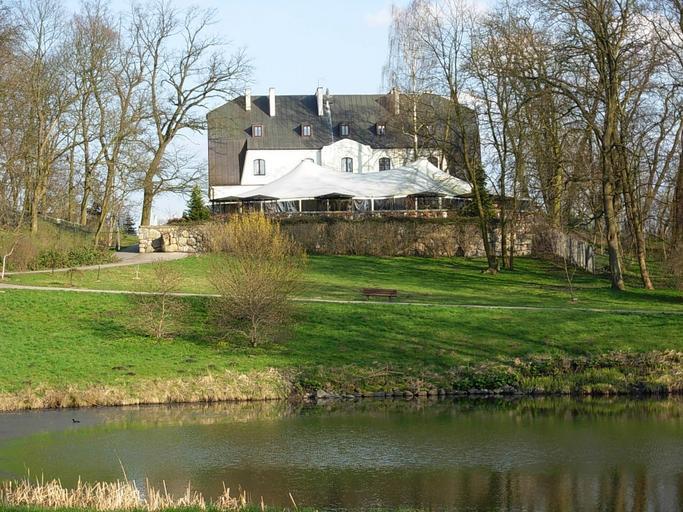 Hotel Pałac.jpg pl Hotel Pałac w Bydgoszczy-Myślęcinku - widok od strony Ogrodu Botanicznego own Pit1233 2008 Hotel Pałac in Bydgoszcz Botanical garden in Bydgoszcz Cc-zero