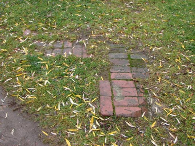 Pozstałości kościoła Trzech Króli.jpg pl Pozostałości kościoła Trzech Króli w Elblągu Zbiory własne Bartezoo 2010-11-06 Three Wise Men church in Elbląg