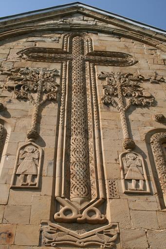 Ananuri (C).jpg Ananuri castle in Georgia Egy gazdagon díszített kereszt az Ananuri-kastély homlokzatán Grúziában Own Kober 2008-07 Crosses in Georgia Reliefs of Ananuri