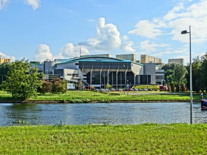 Bdg halaLuczniczka 2 07-2013.jpg pl Hala widowiskowo-sportowa Łuczniczka w Bydgoszczy - widok od strony Brdy 2013-06-14 17 09 58 own Pit1233 cc-zero Hala Łuczniczka Uploaded with UploadWizard Summer in Bydgoszcz