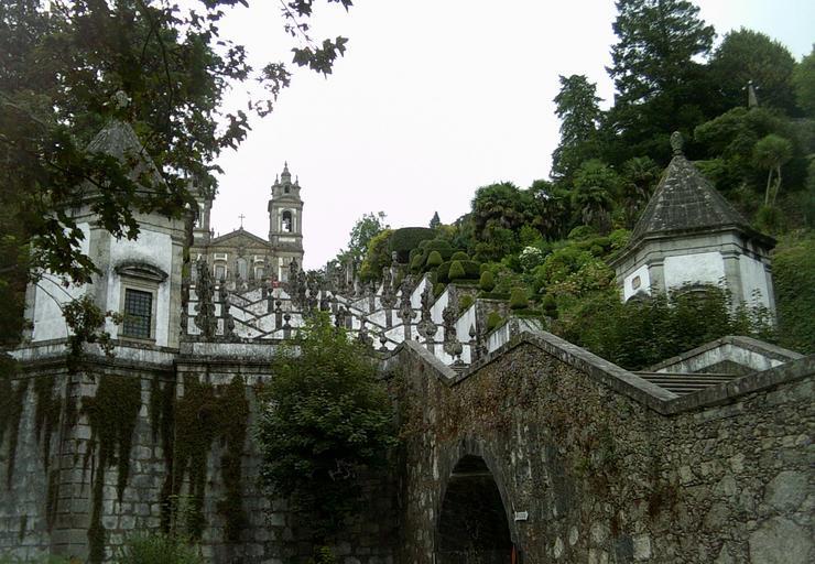 Braga bom jesus monte escadaria (7).JPG pt Santuário do Bom Jesus do Monte freguesia de Tenões concelho e distrito de Braga Portugal aspecto da escadaria own Carlos Luis M C da Cruz 2011-08-14 Cc-zero Stairs in Bom Jesus