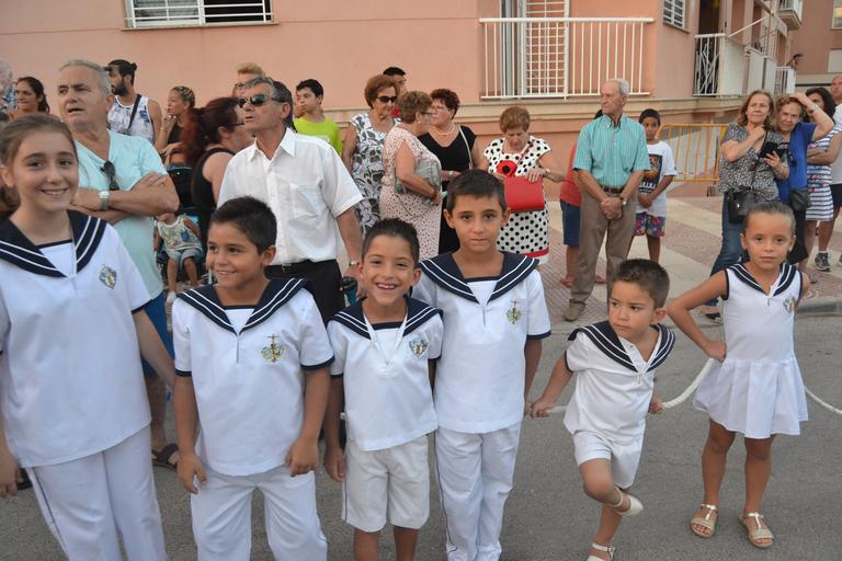 Cristo superaba el dintel de la parroquia sobre las 20.15 horas tras la primera 'levantá', realizada por la madrina del Cristo, María Pintor, &amp;quot;en honor a los que no están&amp;quot;, les animó el capataz. Ya fuera, y tras una ...