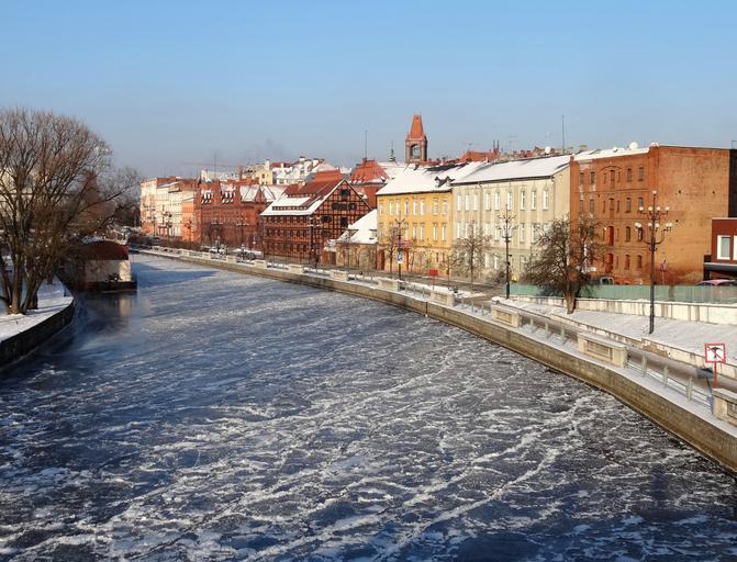 Bdg widokzmostuBern4 01-2014.jpg pl Widok z mostu Bernardyńskiego w Bydgoszczy w kierunku wschodnim na Stare Miasto 2014-01-25 11 10 38 own Pit1233 53 12175 18 006649722222 cc-zero View from the Bernardyński Bridge in Bydgoszcz Uploaded ...