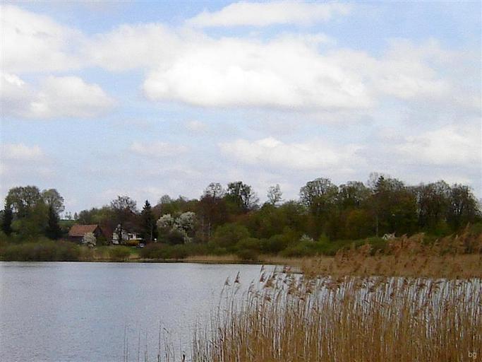 Pobądz..JPG pl Pobądz - widok wsi własne Brogaj 2010-05-02 Pobądz