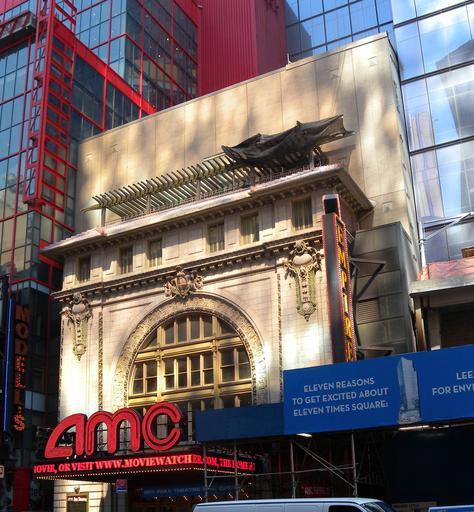 AMC Empire 25 jeh.JPG en Looking south across West 42nd Street at AMC Empire 25 multiplex movie house on a sunny afternoon illuminated by reflection from a glass building on the north side See also File AMC Empire 25 NYC jpg Own Jim ...