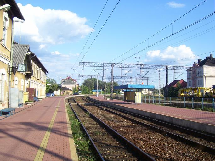 Stw Rozw 1.JPG pl Stacja kolejowa Stalowa Wola Rozwadów - widok z peronu 1 w kierunku Przeworska Szczepek Szczepek 2011-06-26 Cc-zero Stalowa Wola Rozwadów