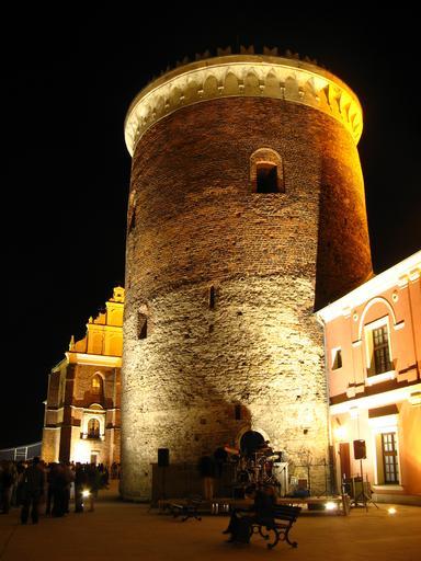 Stare Miasto w Lublinie - donżon na zamku.jpg en Courtyard of the Lublin Castle - the 13th-century tower pl Dziedziniec Zamku w Lublinie - XIII-wieczny donżon baszta Own User Szater/Signature 7 czerwca 2008 Night shots of Lublin Lublin ...