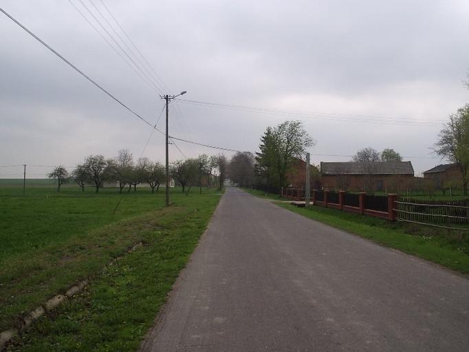 Oprzezow droga przez wies.jpg droga przez wieś Oprzężów permission of author 2006 Tomasz PD PermissionOTRS https //secure wikimedia org/otrs/index pl Action AgentTicketZoom TicketID 543819 Oprzężów