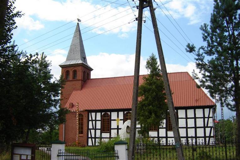 Drzewiany..jpg 658947 Drzewiany kościół parafialny p w św Teresy od Dzieciątka Jezus zabytek nr rejestr 1265 własne Brogaj 2005-07-20 Saint Thérèse of Lisieux church in Drzewiany