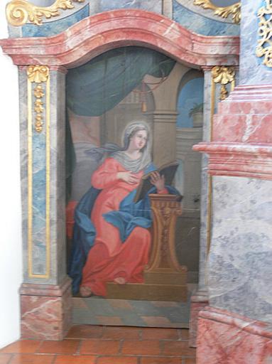 Bergatreute Pfarrkirche Hochaltar Türgemälde links Verkündigung.jpg Pfarr- und Wallfahrtskirche St Philippus und Jakobus Bergatreute Hochaltar Türgemälde von Johann Georg Schall Verkündigung links Maria 1730 own own photograph 2007-08 ...