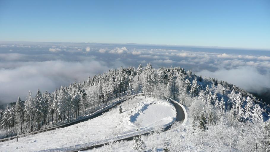 Hochblauen 32.JPG Mountain Hochblauen of the Black Forest near Badenweiler Own 2009-01-01 Brücke-Osteuropa Blauen Badenweiler Views from Hochblauen Snow in Landkreis Lörrach Winter 2008-2009 in Landkreis Lörrach