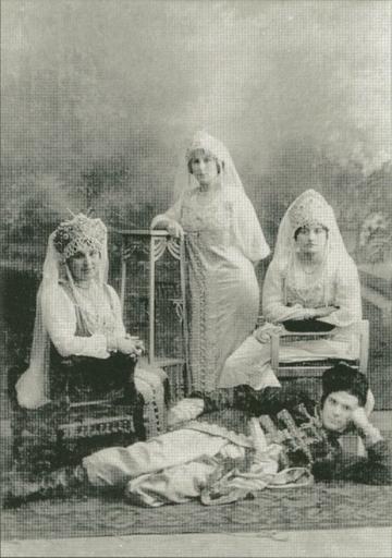 1911. Участники любительского спектакля.jpg 1911 Участники любительского спектакля Лежит Бальфу� reproduction from Гайдук В А Ляшенко В Г � ...