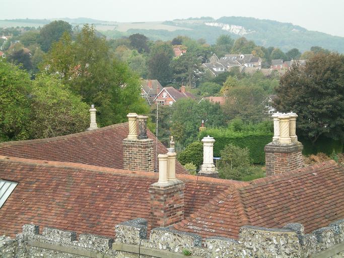 Lewes Castle chimney pots.JPG en Chimney pots at Lewes Castle East Sussex England own Charlesdrakew 2009-09-19 Lewes Castle Chimney pots