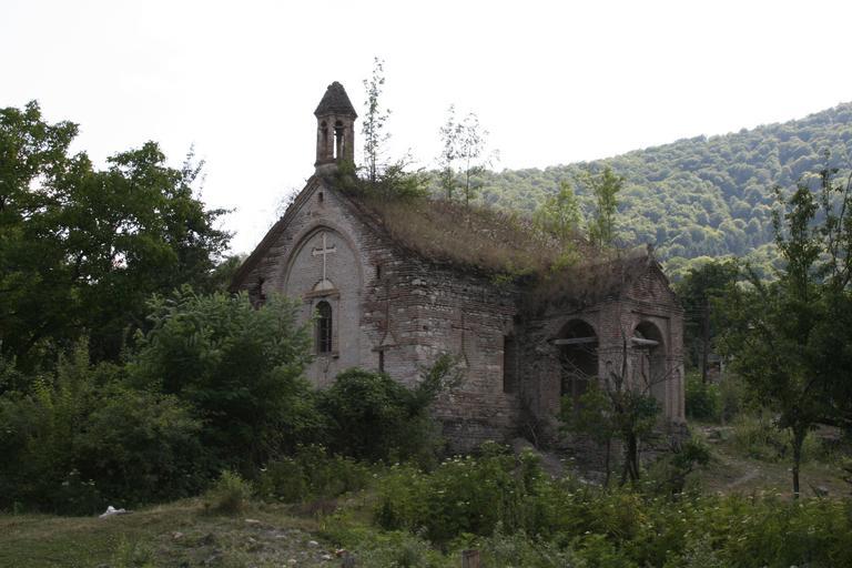 Ananuri (T).jpg Ananuri castle in Georgia A ruined chapel Own Kober 2008-07 Ananuri Chapels in Georgia Ruins in Georgia
