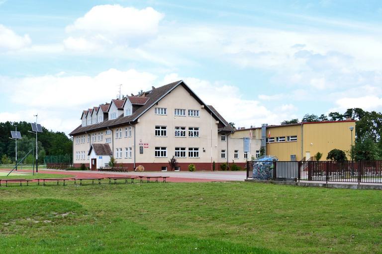 Moryn zespol szkol.jpg pl Moryń own Kapitel 2011 Cc-zero Moryń Schools in West Pomeranian Voivodeship Moryń