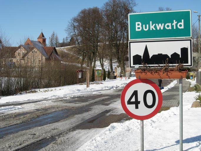 TablicaBukwałd.JPG pl Tablica miejscowości Bukwałd own Wesoły Geodeta Bukwałd City limit signs in Poland Speed limit road signs in Poland