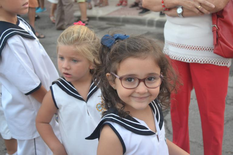 Cristo superaba el dintel de la parroquia sobre las 20.15 horas tras la primera 'levantá', realizada por la madrina del Cristo, María Pintor, &amp;quot;en honor a los que no están&amp;quot;, les animó el capataz. Ya fuera, y tras una ...