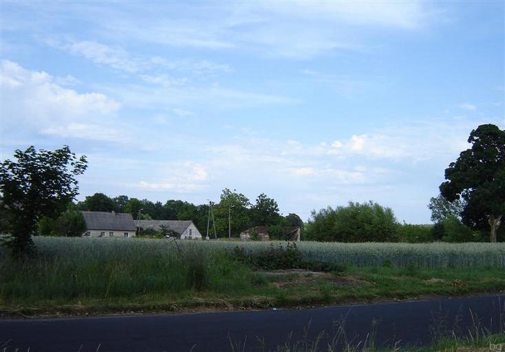 Drzonowo Gmina Tychowo.JPG pl Drzonowo gmina Tychowo own Brogaj 2008-06-22 Drzonowo Białogardzkie