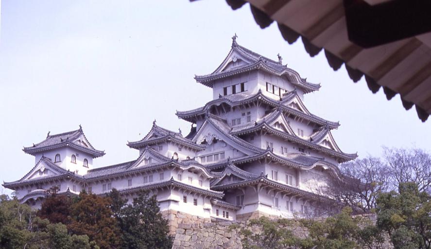 6313-(19P)-Himeji-R.jpg en Himeji-castle 1979-11-07 own Bigjap other versions cc-zero Himeji Castle Keep Tower 1979 Himeji Castle