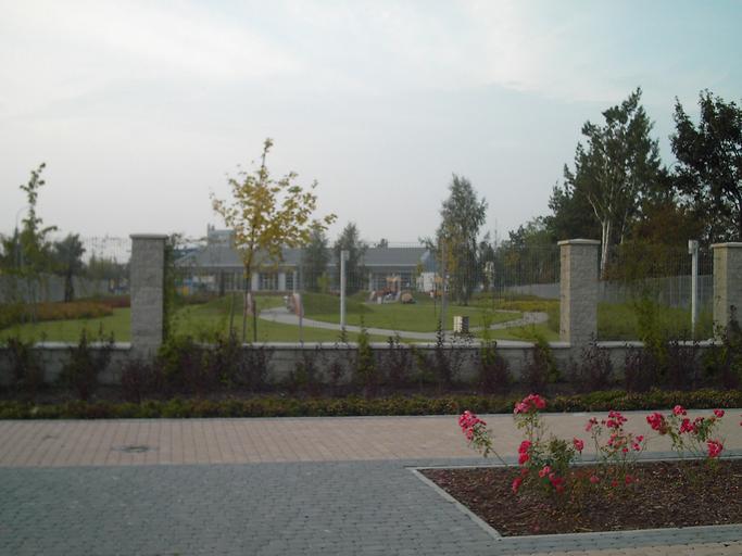 Basen od strony parku.JPG 2004-01-01 own assumed Humanista-pl Raszyn