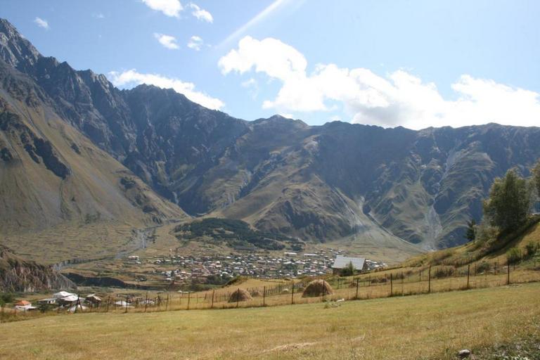 Stepantsminda (Kazbegi), 2008.jpg en Stepantsminda/Kazbegi Georgia Own Kober 2008-09 Stepantsminda