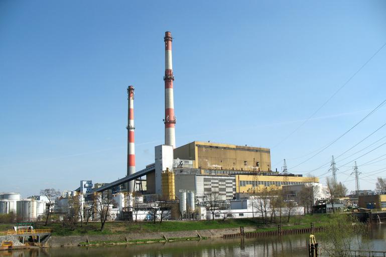 Wroclaw-elektrocieplownia od zach.jpg Wrocławska elektrociepłowania od strony zachodniej widziana z mostu kolejowego nad Odrą Dolną own 2010-04 Masur 51 7 30 2 N 17 1 13 4 E heading ESE Wrocław combined heat and power plant