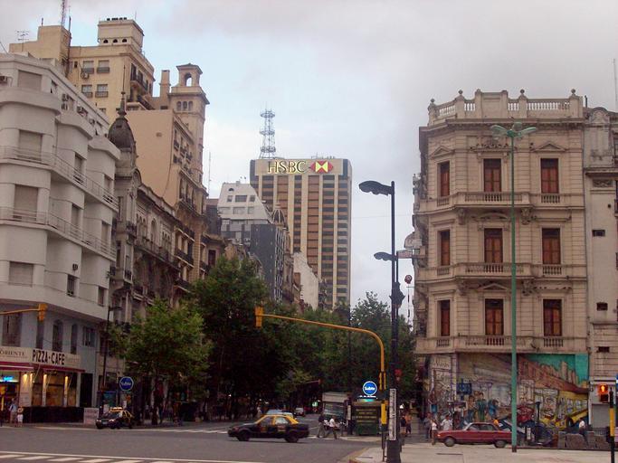 Avenida de Mayo y 9 de Julio HSBC.jpg Avenida de Mayo y Av 9 de Julio Buenos Aires Own 2007-01-03 Roberto Fiadone cc-by-sa-4 0 34 36 33 3 S 58 22 54 W heading EbN Avenida de Mayo Buenos Aires Buildings in Buenos Aires FoP-Argentina